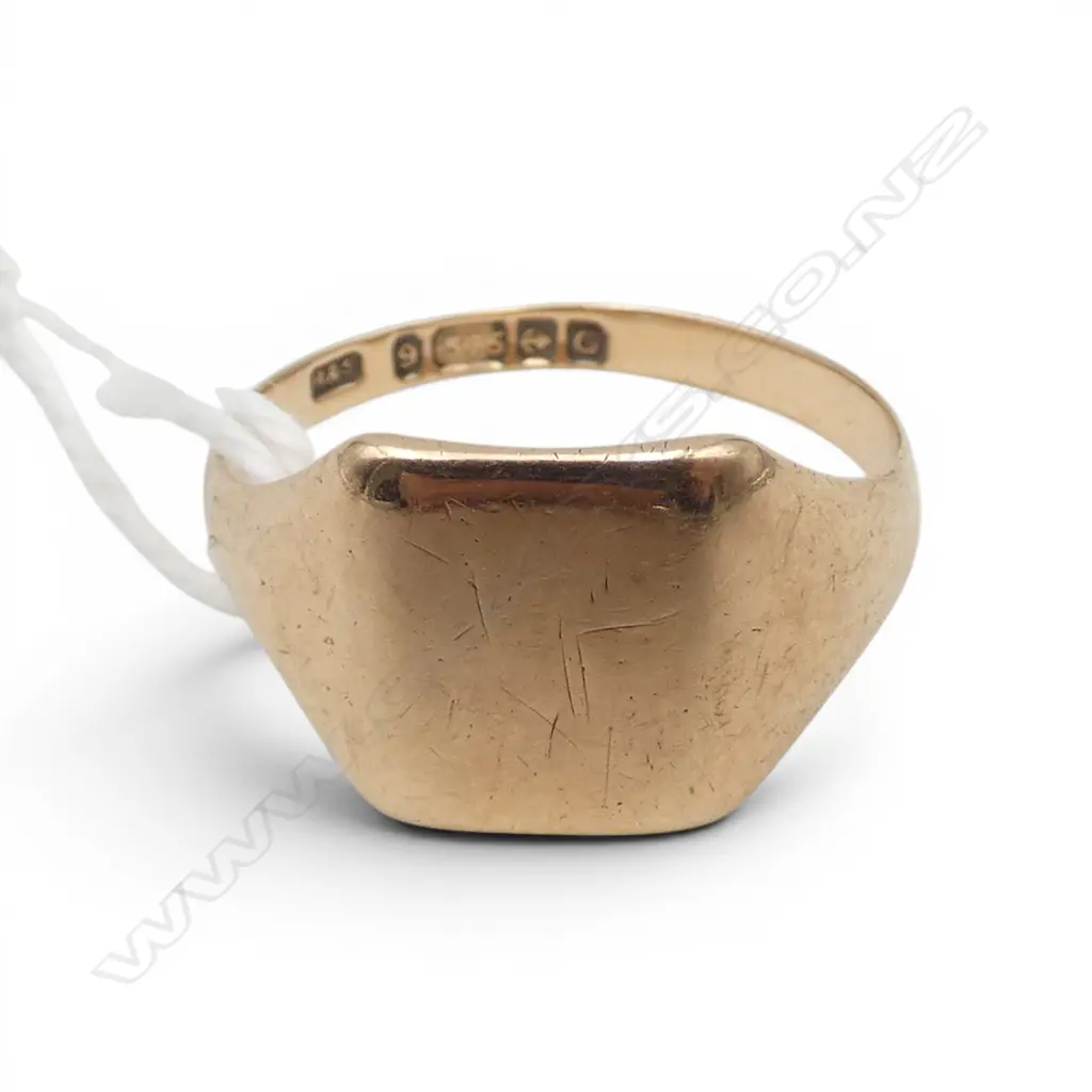 9ct GOLD SIGNET RING 3.3gms Image 1++