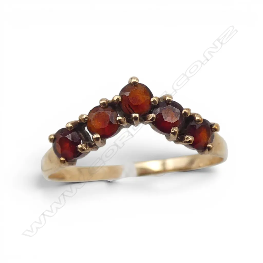 9ct GOLD & 5 GARNET V-form RING 1.4gms Image 1++