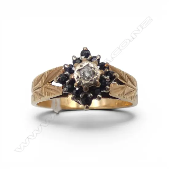 vintage 9ct GOLD SAPPHIRE & DIAMOND CLUSTER RING 3.7gms center diamond a/f