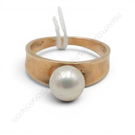 9ct GOLD & CULTURED PEARL RING 2.9gms