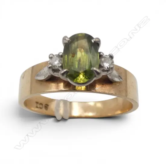 VINTAGE 9ct GOLD GREEN SAPPHIRE & DIAMOND RING 4gms