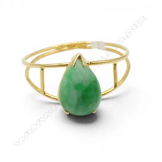 18ct JADE RING, 1.40gm