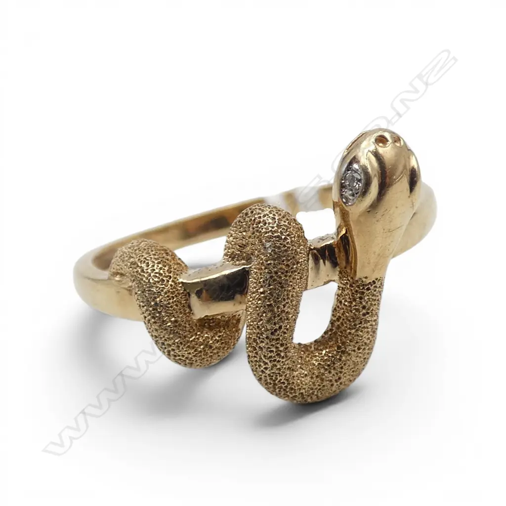 9CT SNAKE RING,WITH DIAMOND EYES 2gms Image 1++