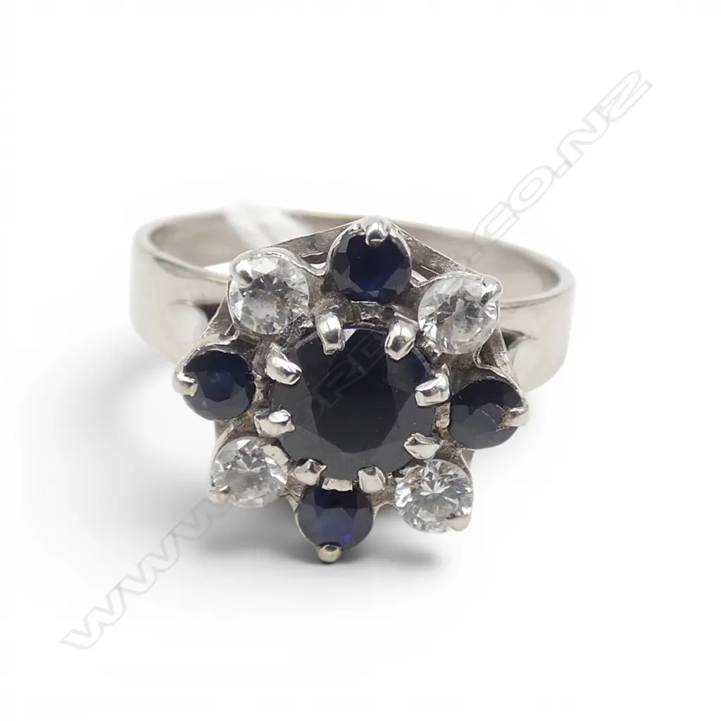 9ct WHITE GOLD SAPPHIRE & CZ STONES CLUSTER RING, 4.32gm Image 1++