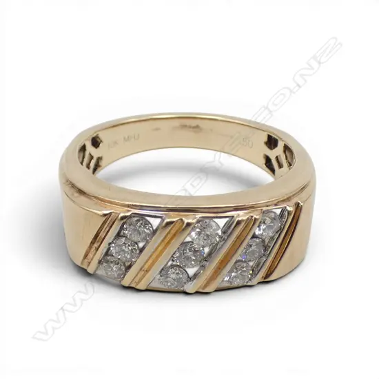 10CT GOLD & DIAMOND RING TDW.50 4.2GMS