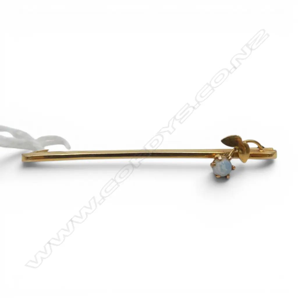9ct GOLD BAR BROOCH with small opal cabochon 1.13gms Image 1++