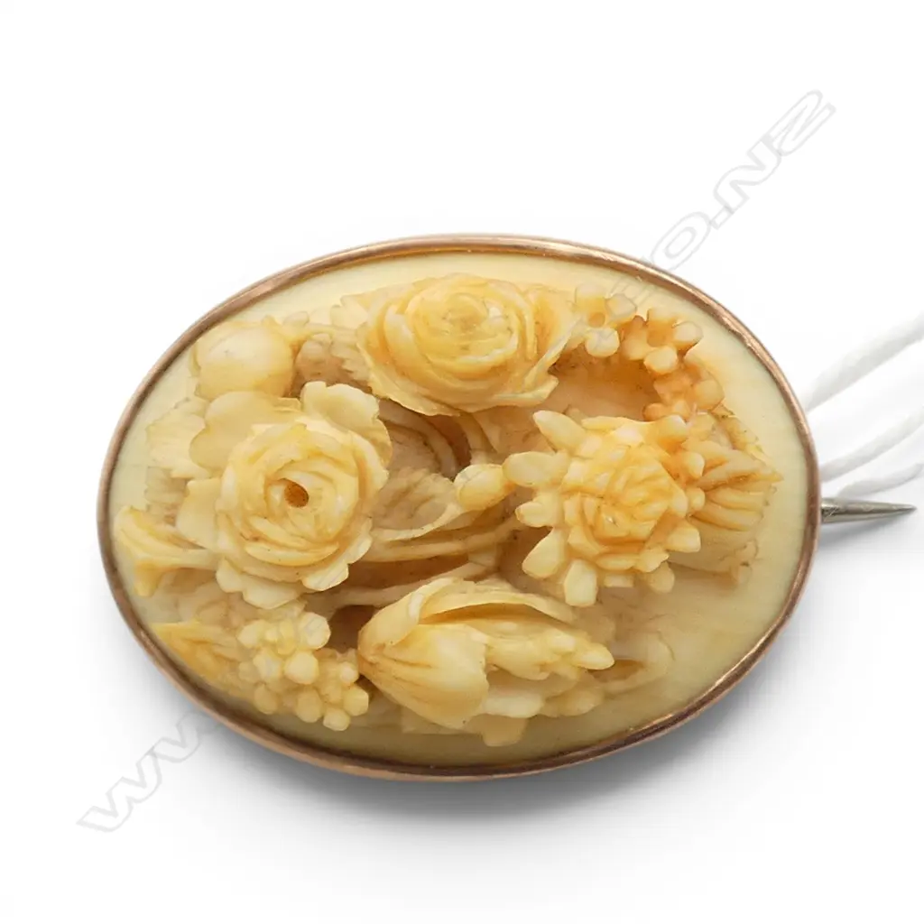 9ct IVORY BROOCH, 4.4gm Image 1++