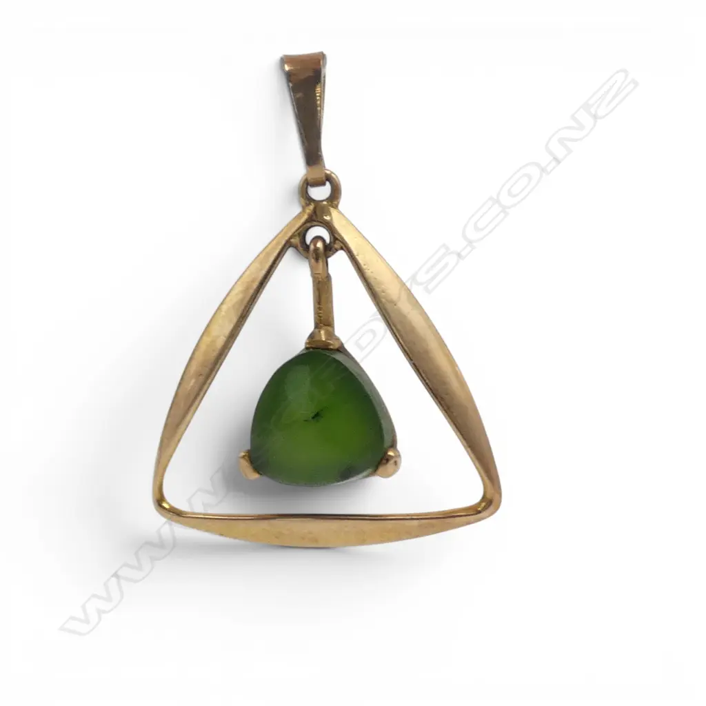 RETRO 9ct GOLD & POUNAMU PENDANT triangular form 2.32gms Image 1++