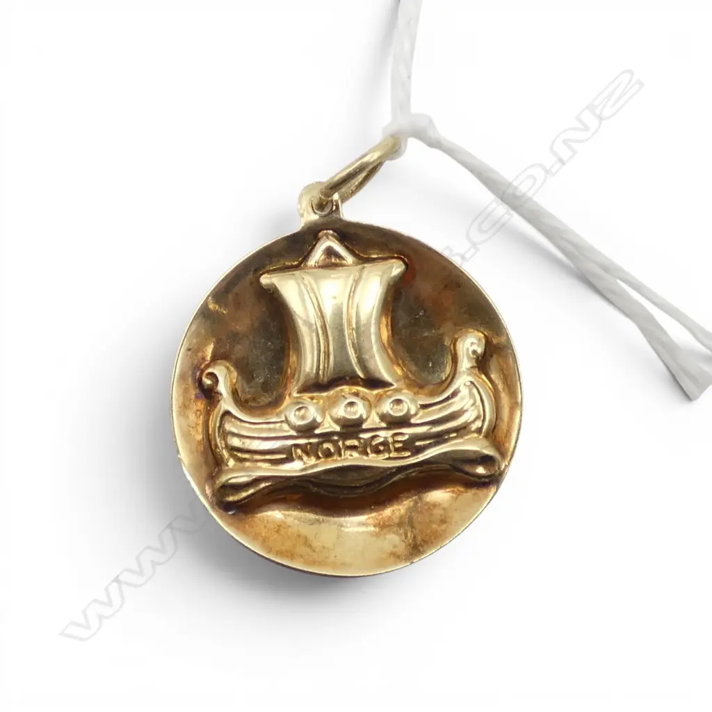 14ct GOLD VIKING SHIP DISC FORM PENDANT / CHARM. 2.4gms Image 1++
