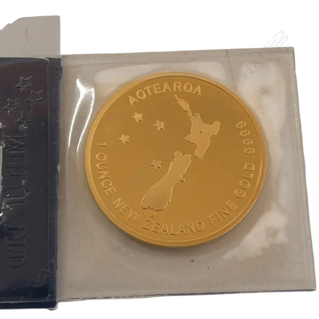 A 'Gold Kiwi' 1oz 99.99 pure gold coin issued by New Zealand Mint, in original plastic case with printed card interior. Image 1++