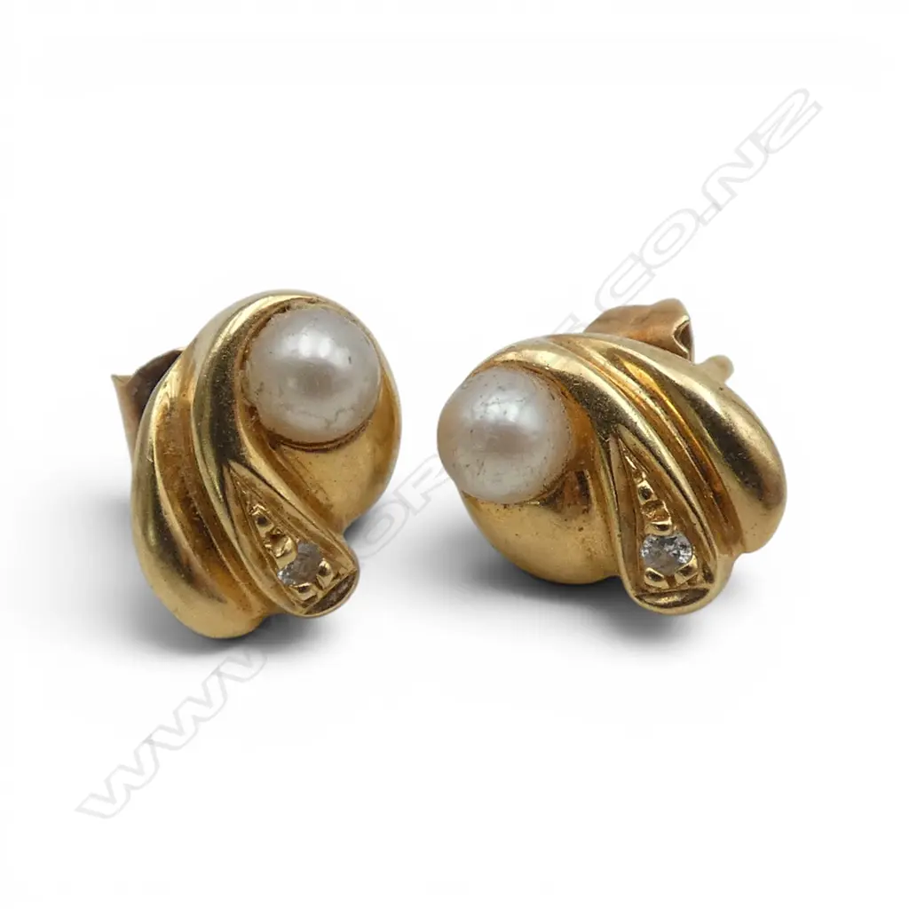 PR 18ct PEARL & DIAMOND EARRINGS, 2.09gm Image 1++