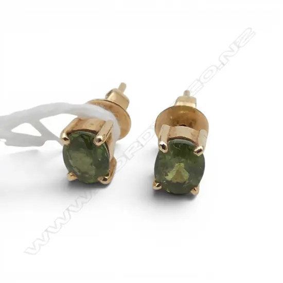 PR 14ct GOLD & facetted oval cut PERIDOT STUD EARRINGS 1.24gms