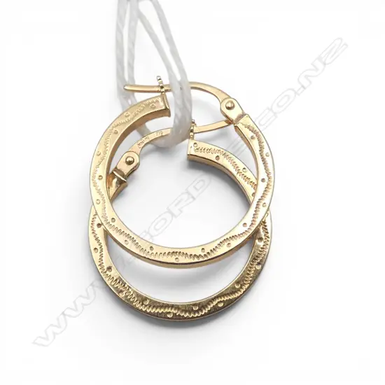 pr 9CT GOLD HOOP EARRINGS engraved sides 1.22gms