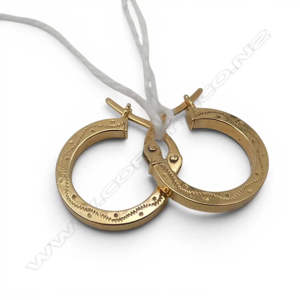 pr 9CT GOLD HOOP EARRINGS engraved sides 1gms Image 1++