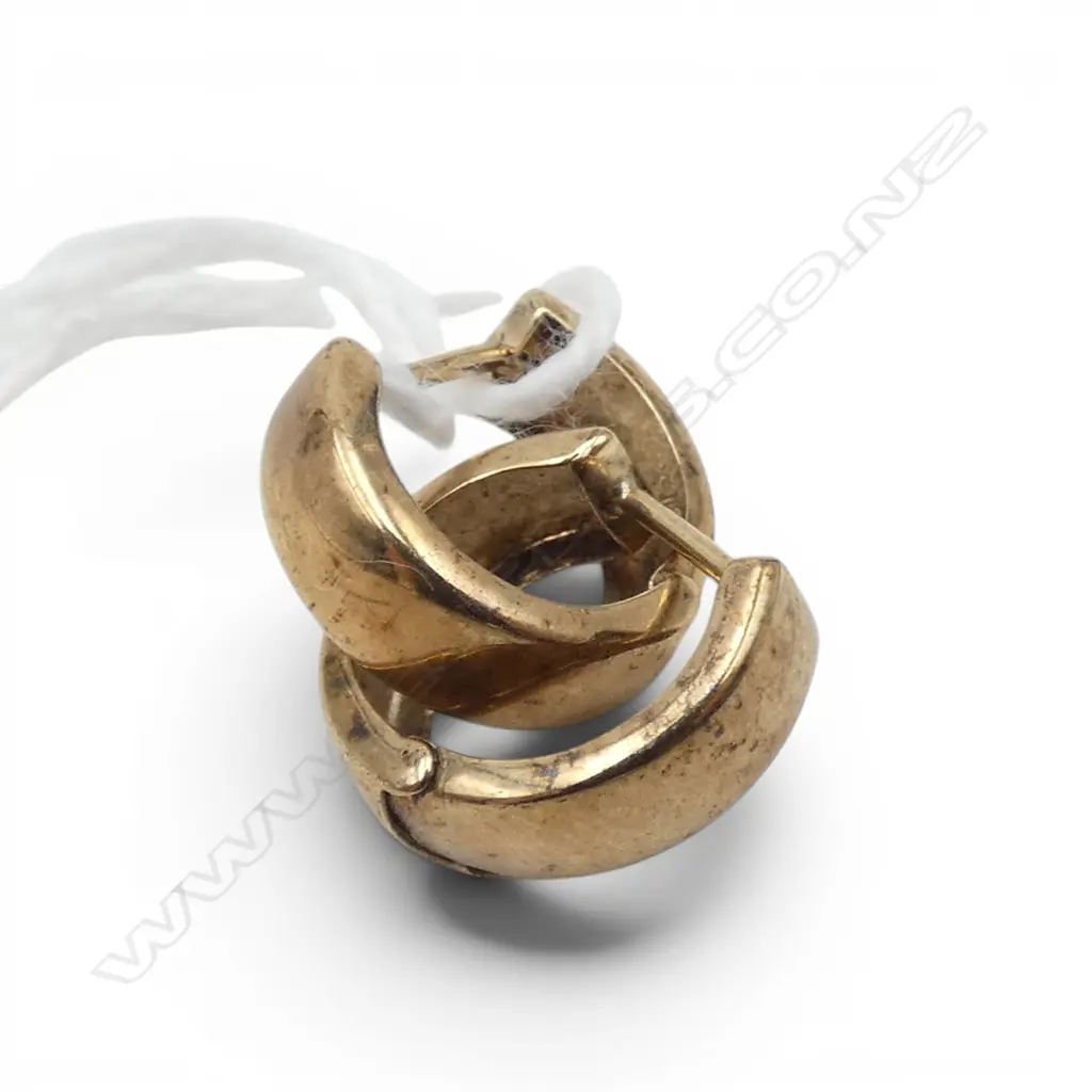 PR 9ct GOLD HINGED HUGGIE EARRINGS 1gm Image 1++