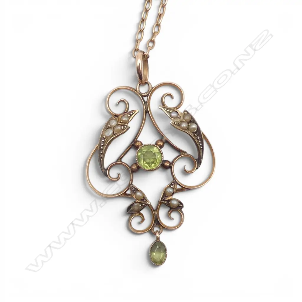 9ct ART NOUVEAU PERIDOT & SEED PEARL PENDANT on 9ct CHAIN, 4.9gm, L.450mm Image 1++