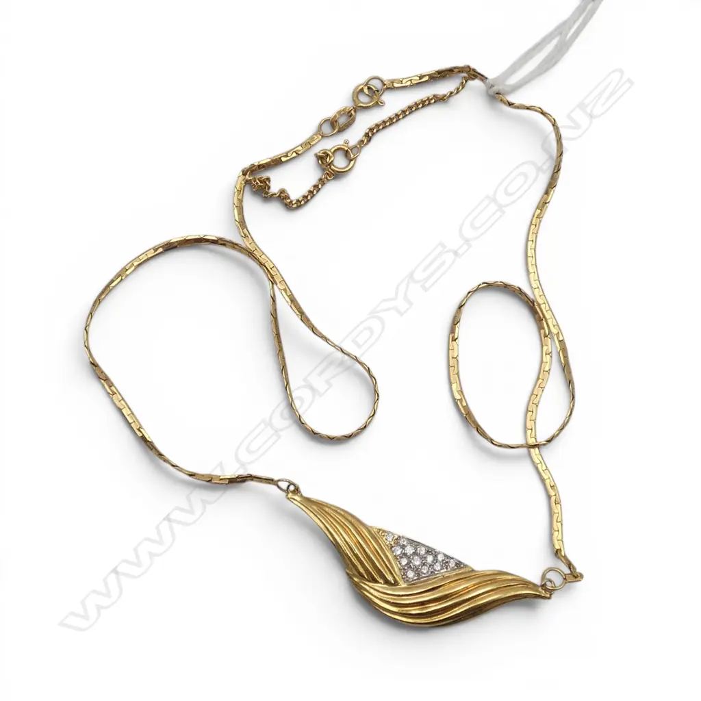 18ct GOLD & DIAMOND NECKLACE, 7.38gm, L.390mm, safety chain Image 1++