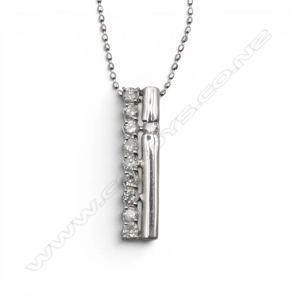 900 PLATINUM & DIAMONDS PENDANT ON 850 PLATINUM CHAIN, 2.8gms Image 1++