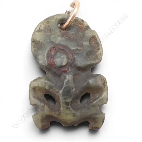 VINTAGE CARVED POUNAMU HEI TIKI w. 9 CT GOLD HOOP H.35mm