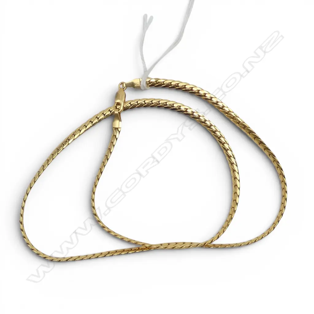 18ct GOLD ITALIAN FLAT CURB LINK NECK CHAIN L.450mm. 8.16gms Image 1++