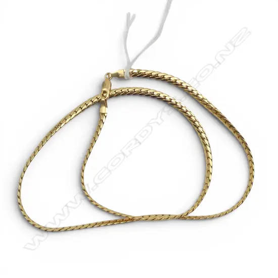 18ct GOLD ITALIAN FLAT CURB LINK NECK CHAIN L.450mm. 8.16gms