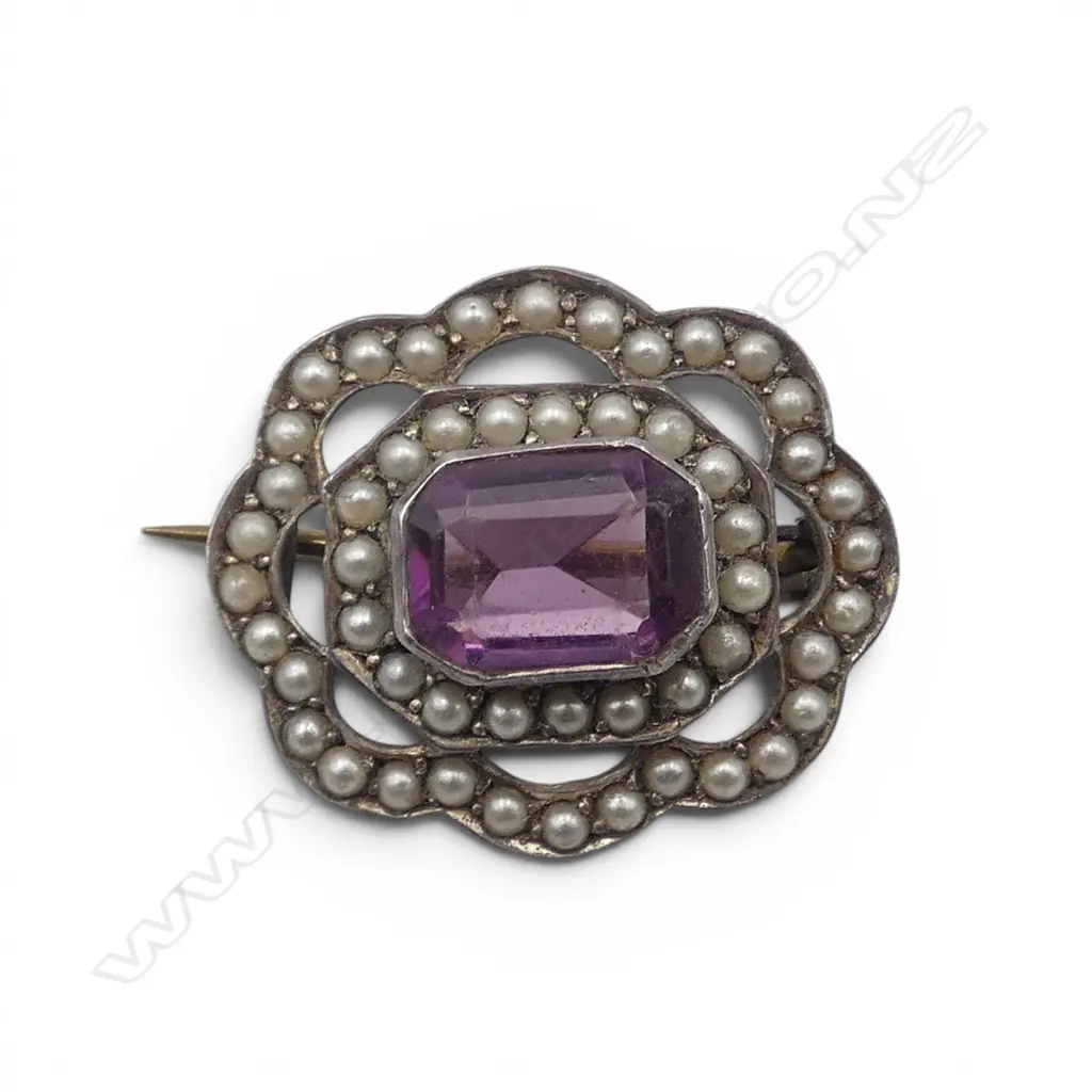 VINTAGE SILVER AMETHYST & PEARL BROOCH Image 1++