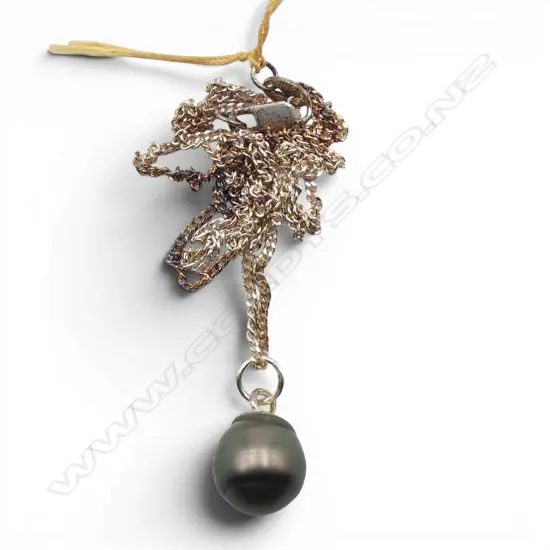 TAHITIAN 9.5MM BLACK PEARL PENDANT ON S/SILVER CHAIN