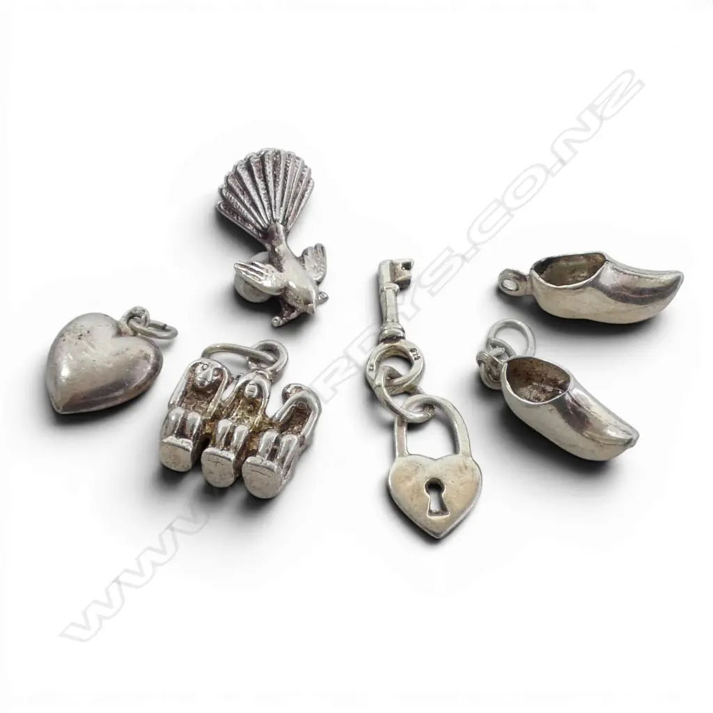6 S/SILVER CHARMS 7.4 GMS Image 1++