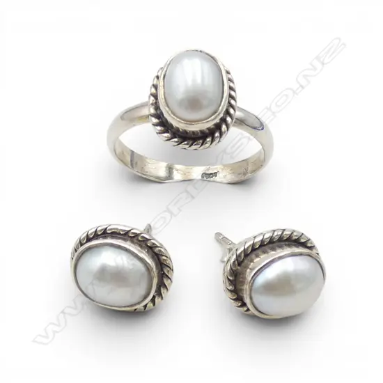 SILVER SET PEARL RING & EARRING SET