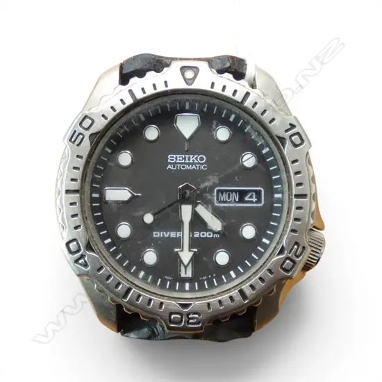 SEIKO AUTOMATIC DIVER'S 200m WRISTWATCH running. No strap