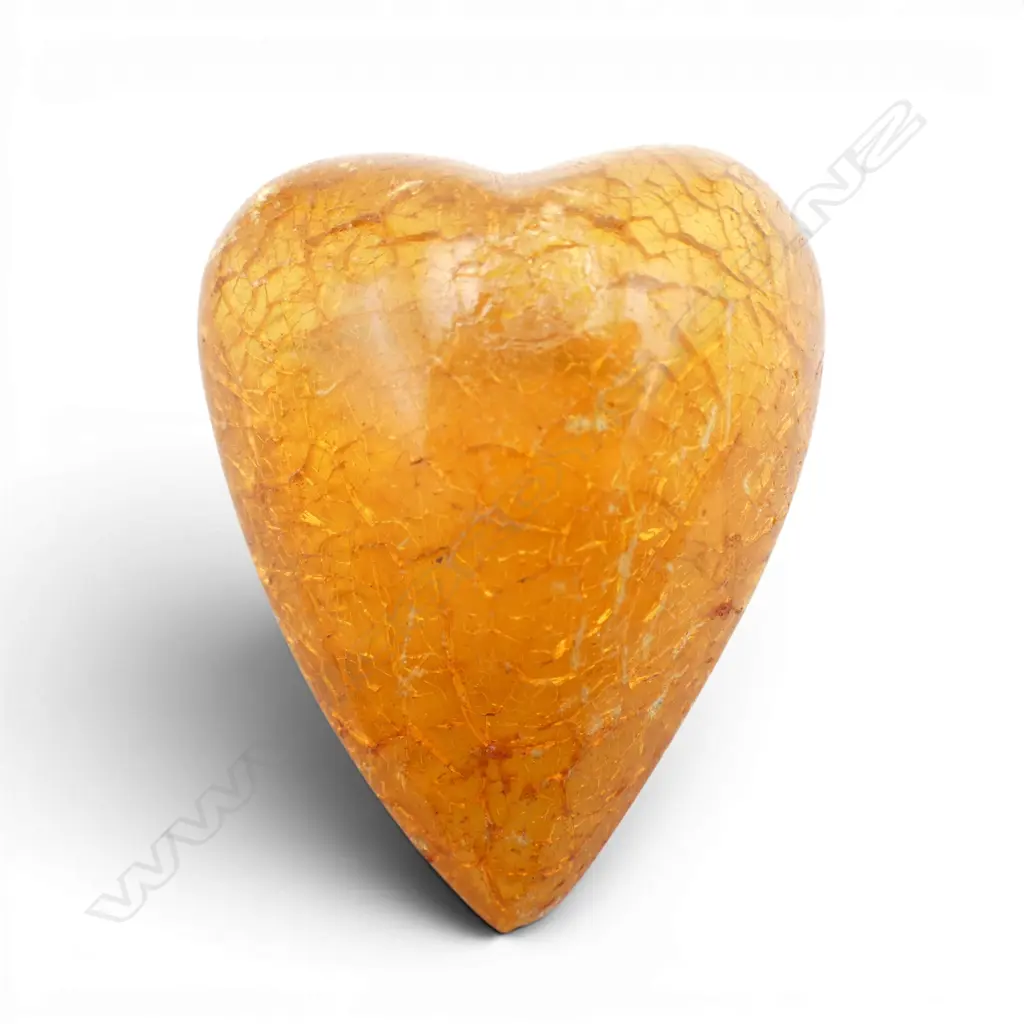 LGE OLD KAURI GUM HEART clear tone w age crazing. H.60mm Image 1++