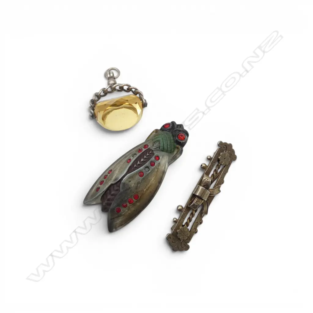 3 PCES JEWELLERY; STG SILVER BAR BROOCH, CICADA BROOCH W.50mm, SPINNER FOB Image 1++