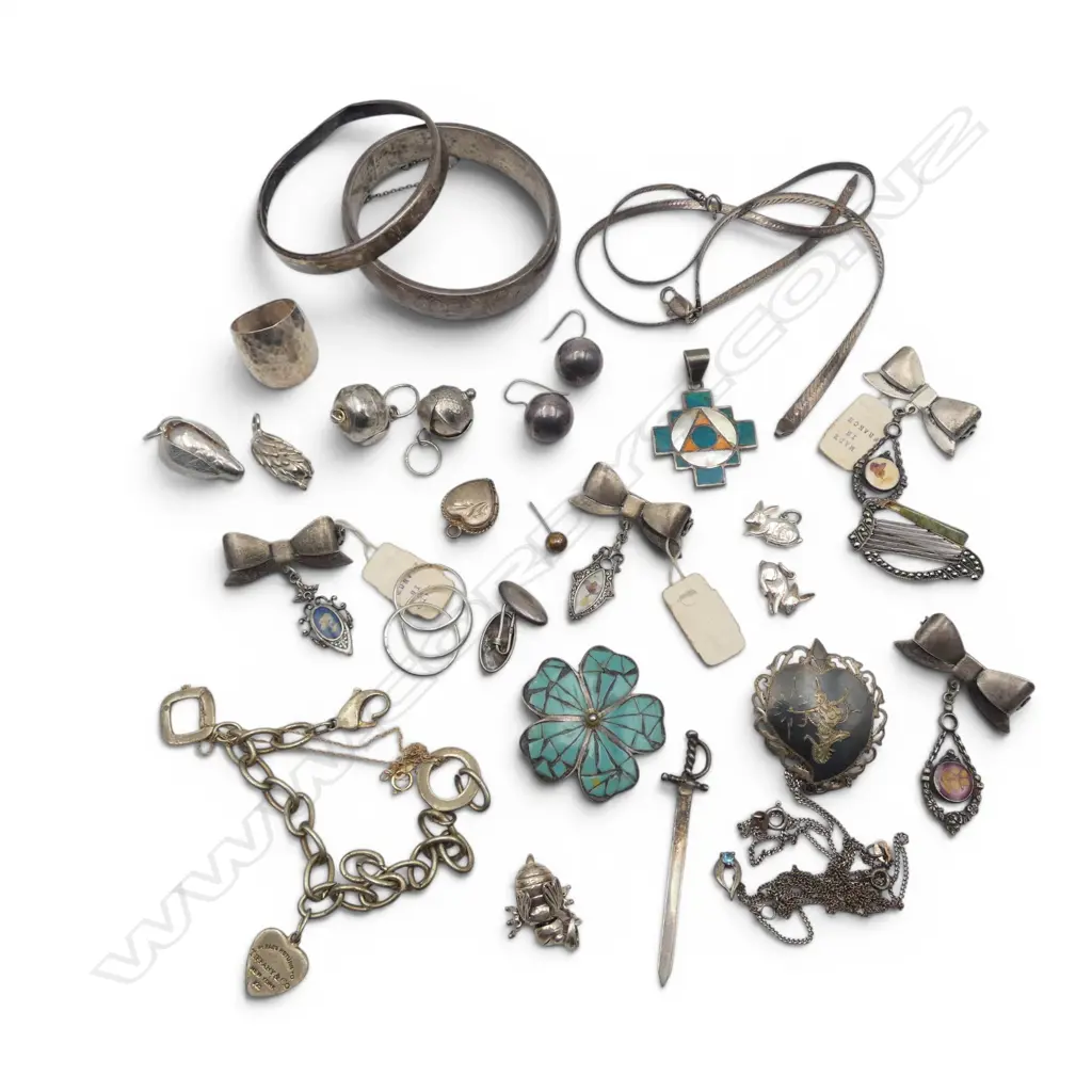SELECTION MAINLY VINTAGE SILVER JEWELLERY etc 140gms Image 1++