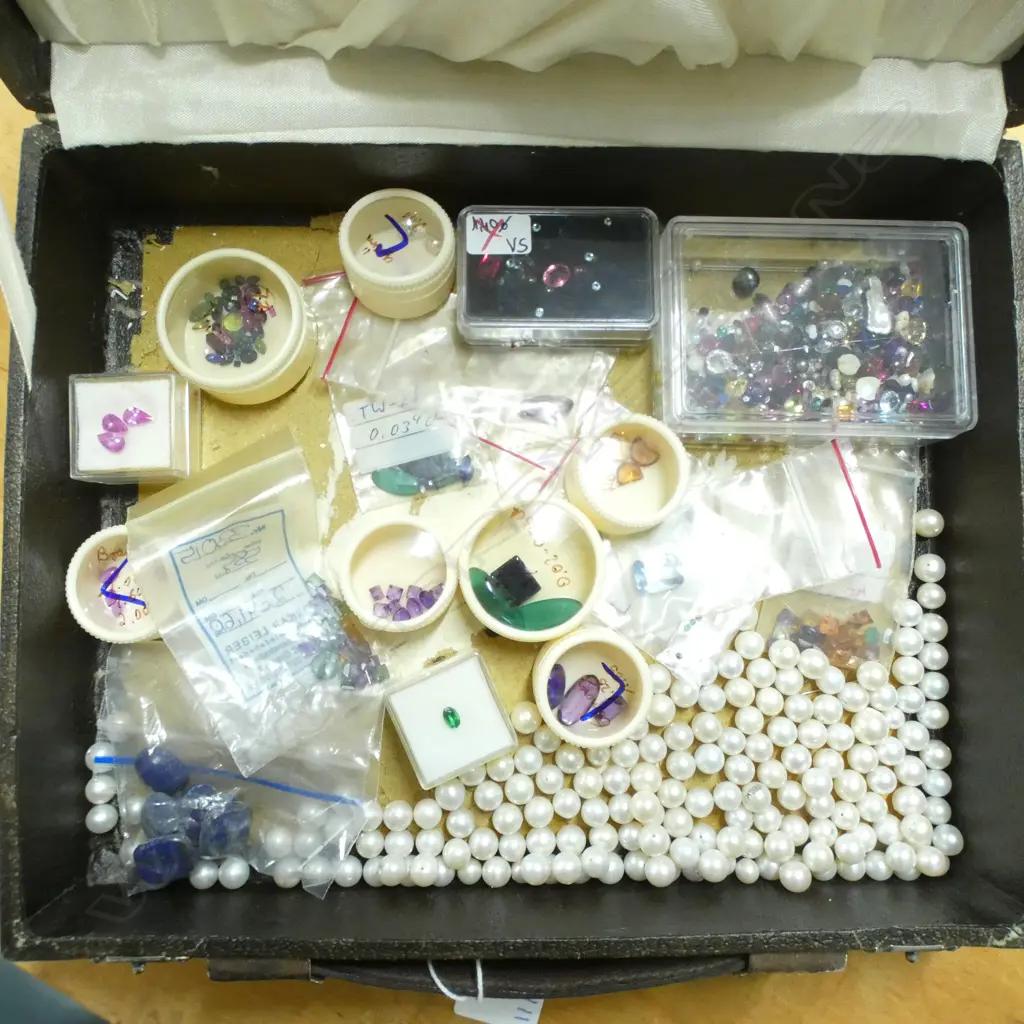 VINTAGE BOX  JEWELLERS COLLECTION OF GEMSTONES & NATURAL FRESH WATER PEARLS Image 1++
