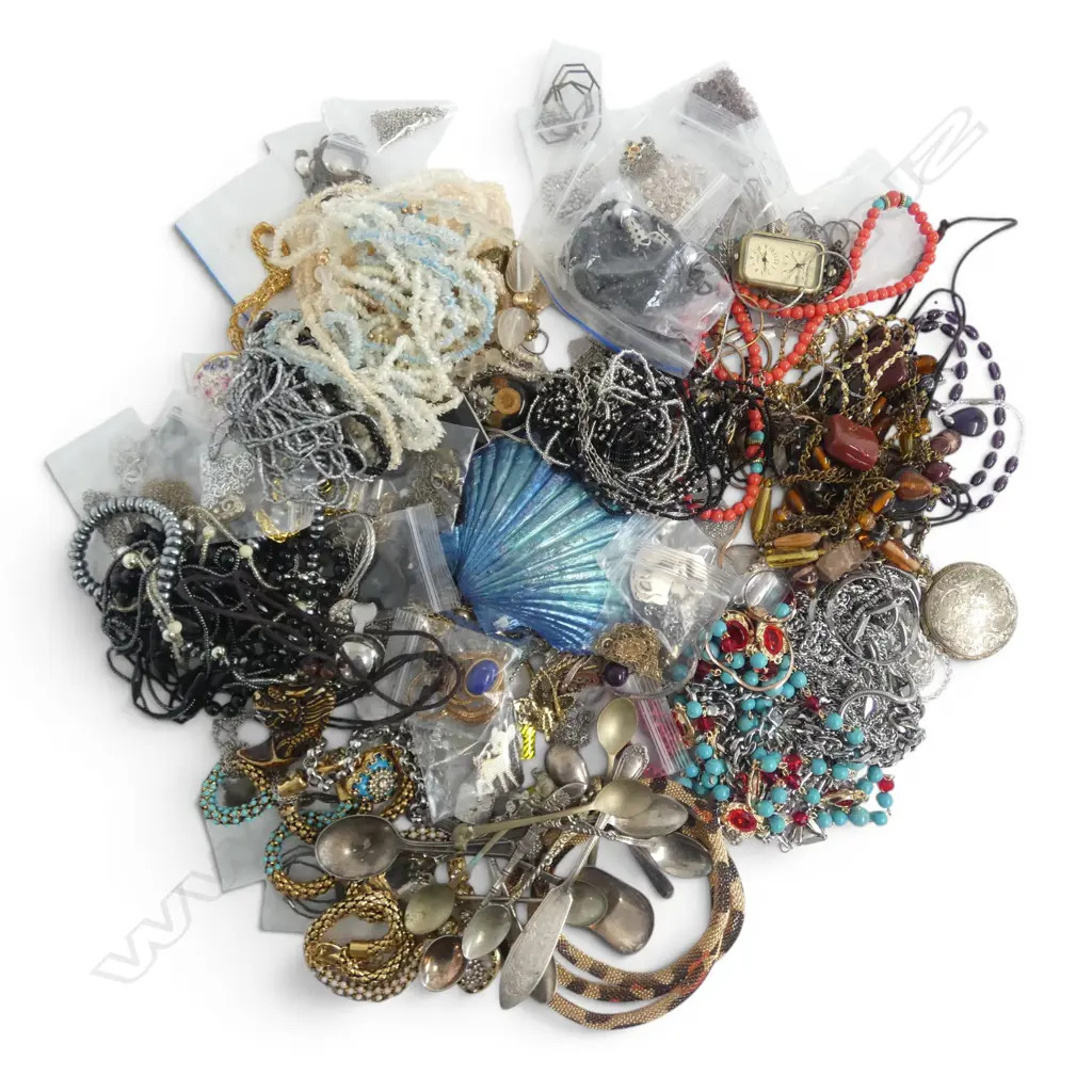ASST. COSTUME JEWELLERY, NECKLACES ETC Image 1++