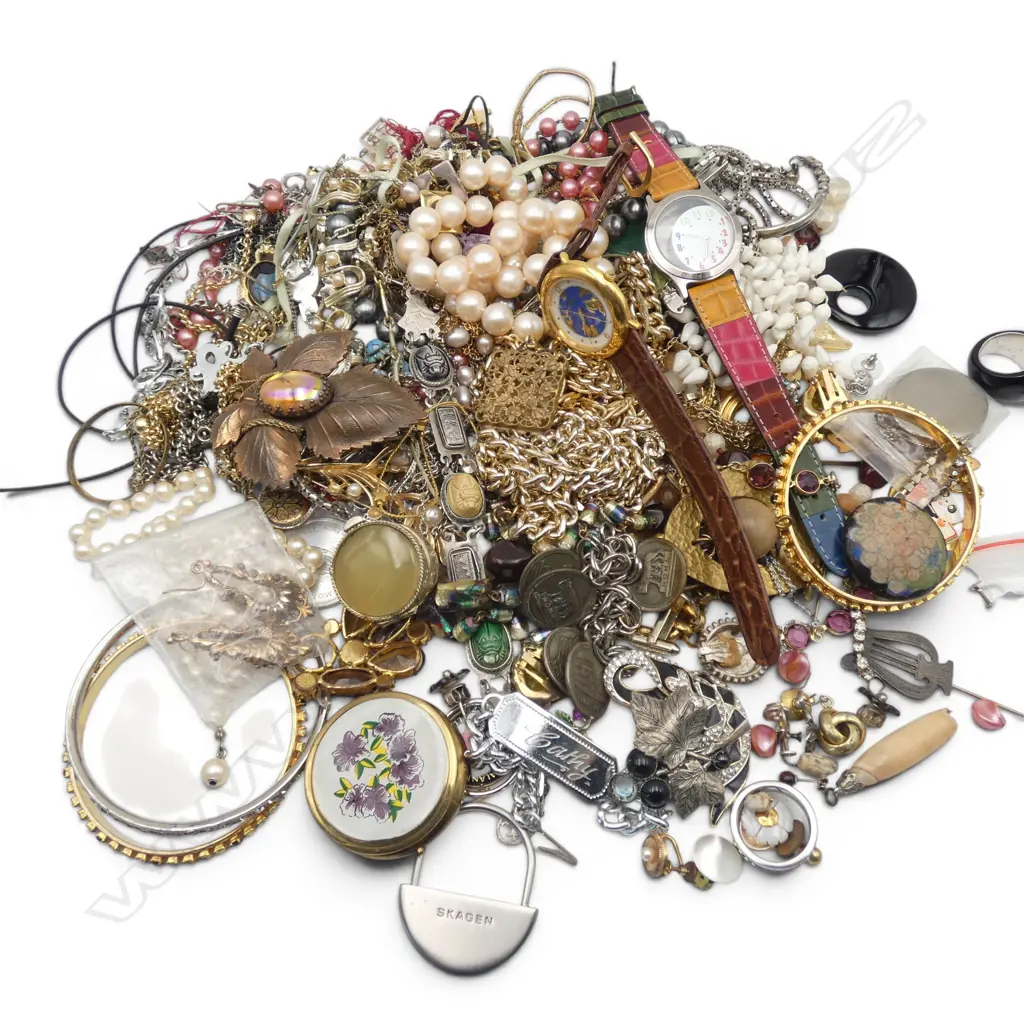LRG COLLECTION COSTUME JEWELLERY Image 1++