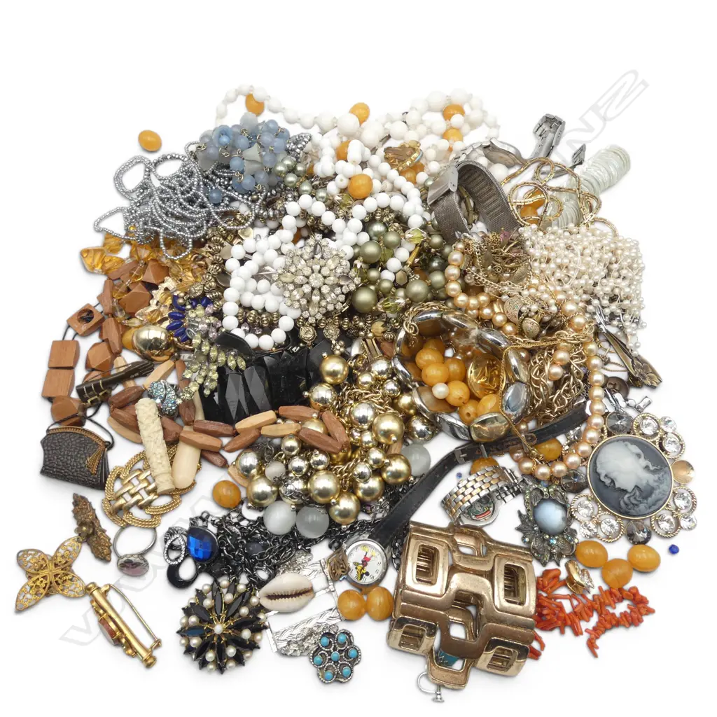 ASST. COSTUME JEWELLERY Image 1++