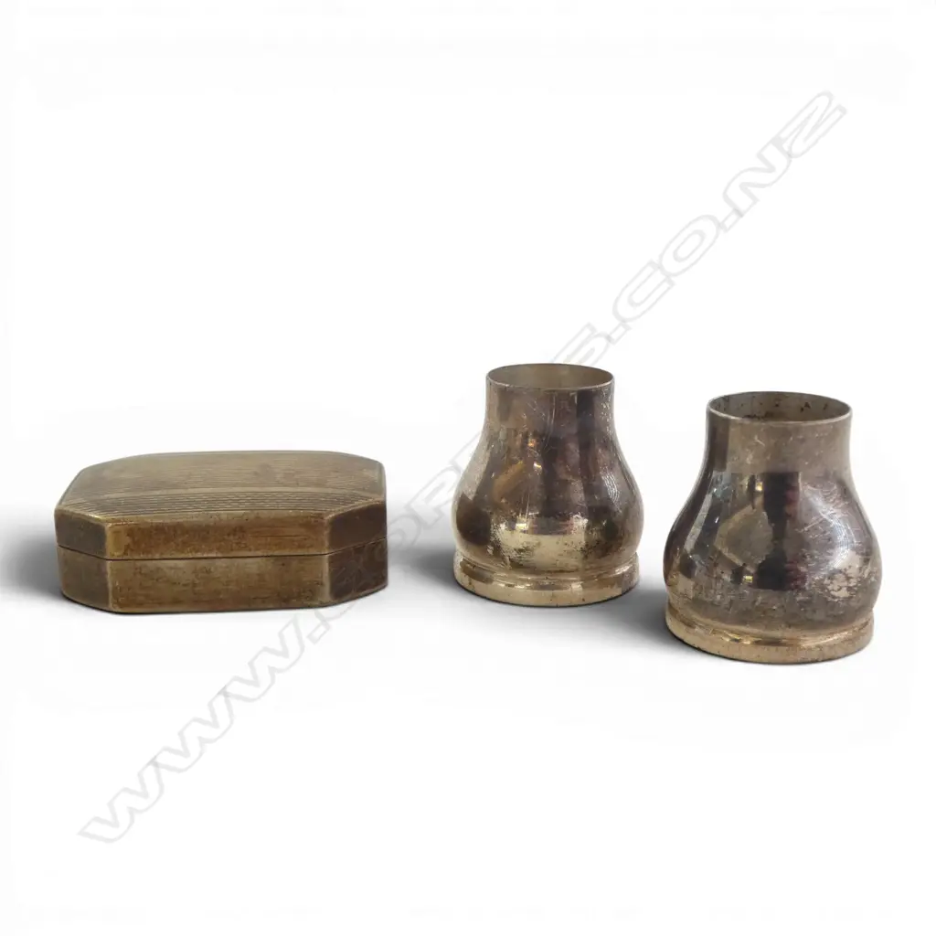 800 SILVER PILL BOX  & 2 ELA DENMARK S/SILVER MINITURE VASES TOTAL WIEGHT32GMS Image 1++