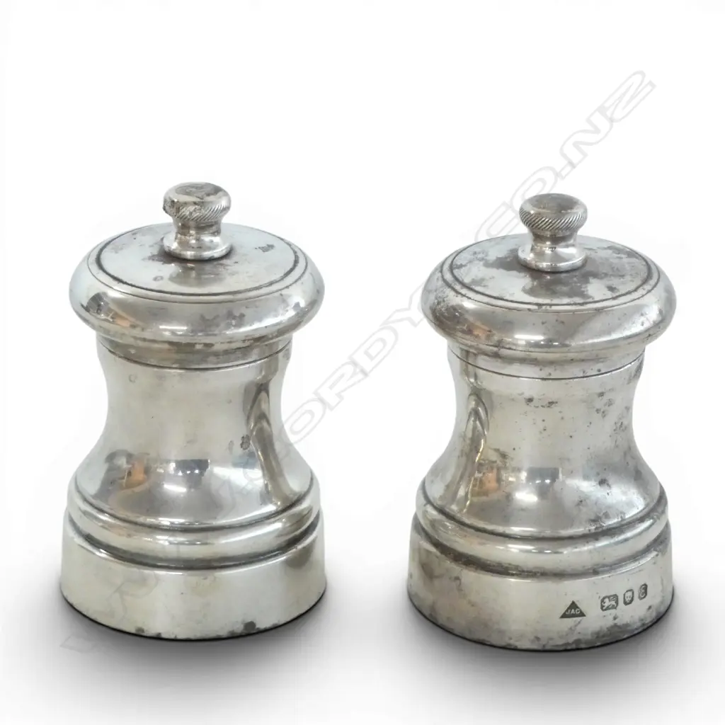 2 STG SILVER PEPPERETTES, LONDON 1979 H.70mm Image 1++