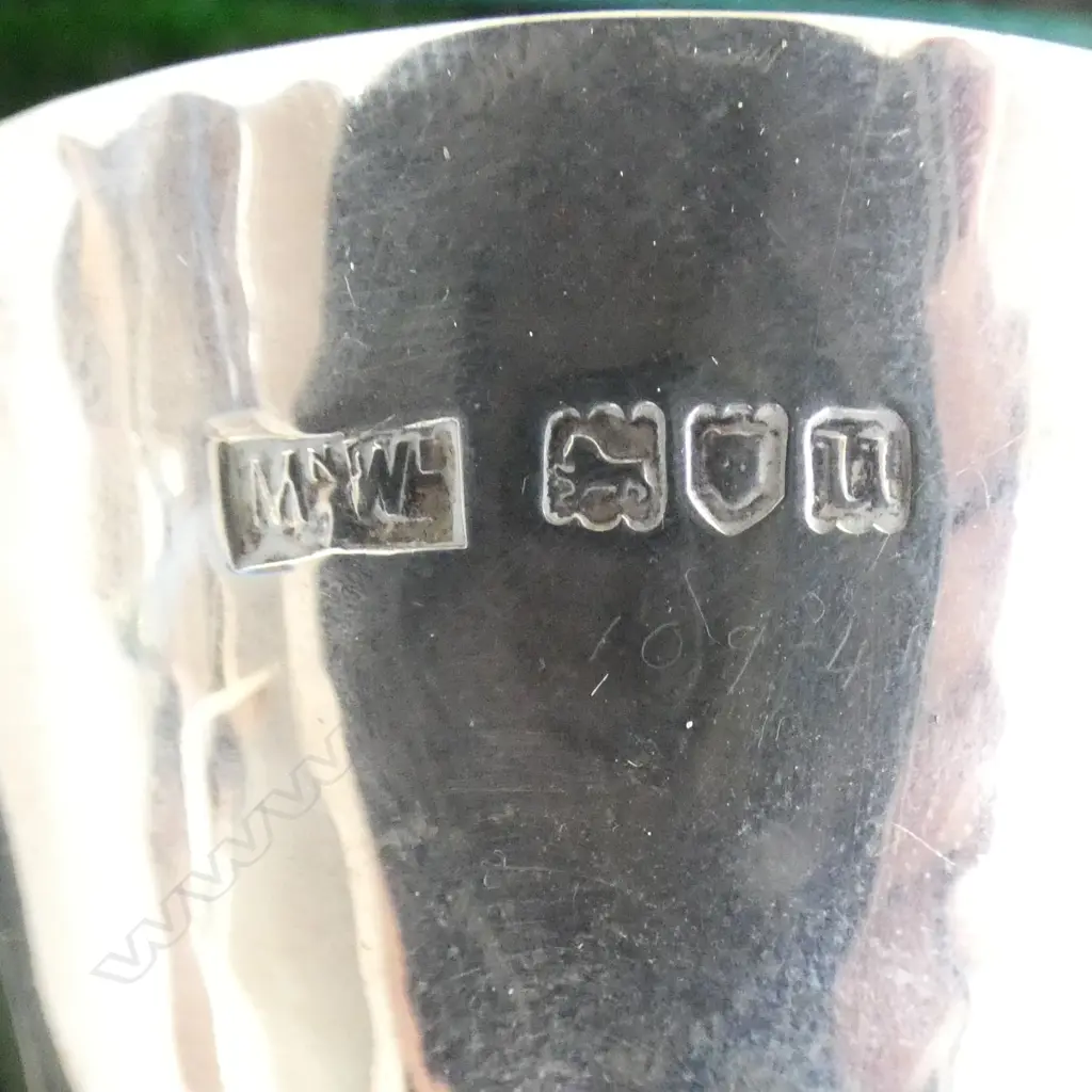London 1915 STG SILVER EGG CUP NAPKIN RING & SPOON in original box required attention. 84.8gms Image 1++