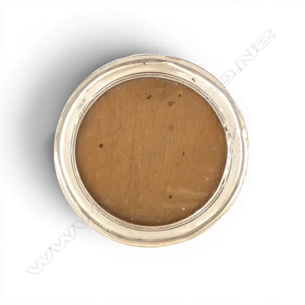 SMALL ROUND SILVER MOUNTED PHOTO FRAME Birmingham 1918. slightly faulted Dia.100mm Image 1++