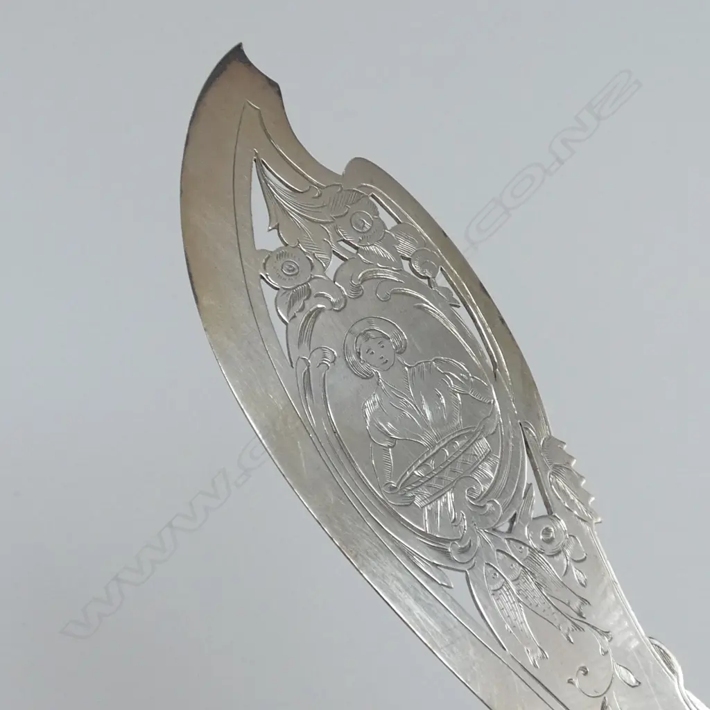 C.1900 FANCY SILVER PLATE PR CASED FISH SERVERS Art Nouveau embossed handles Image 1++