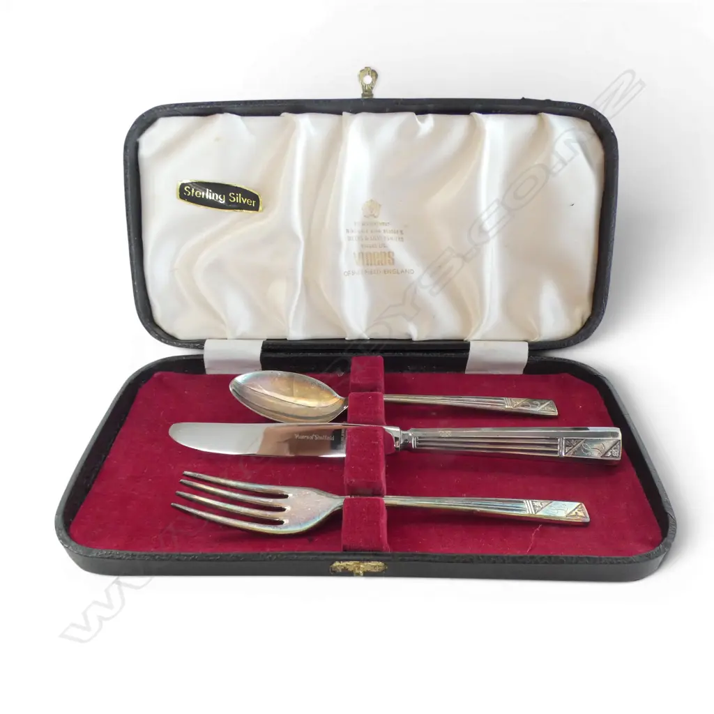 CASED CHILDS S/SILVER KNIFE SPOON & FORK SET  TOTAL WEIGHT 79.4GMS Image 1++