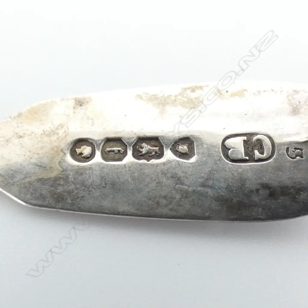 3 ANTIQUE SILVER SALT SPOONS. 26gms Image 1++