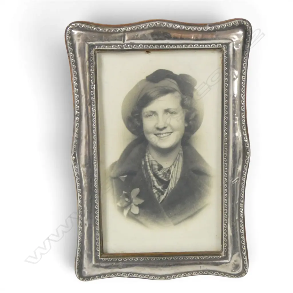 STG SILVER PHOTO FRAME, 150x100mm some dents Image 1++