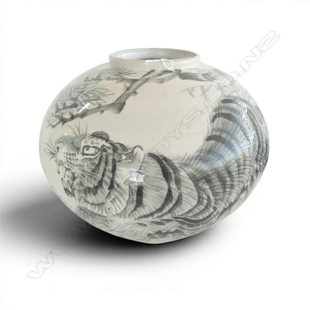 ORIENTAL VASE H.300mm DECORATED w. TIGER Image 1++