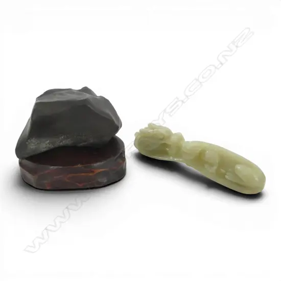 STONE ON STAND H.50mm + JADE DRAGON L.70mm