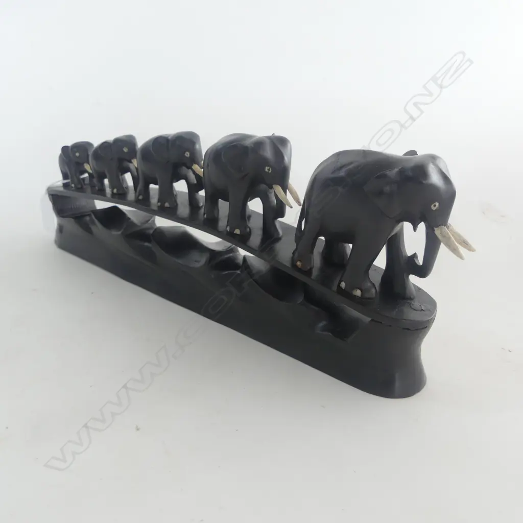 CELONESE EBONY ELEPHANT FAMILY ON STAND L380MM Image 1++
