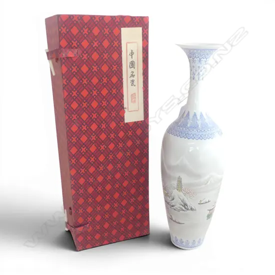 CHINESE EGGSHELL PORCELAIN VASE WITH HAND PAINTED SCENES IN ORIGINAL BOX H310