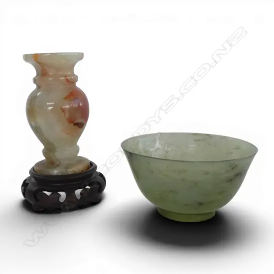 STONE VASE & CHINESE JADE BOWL Dia.105mm